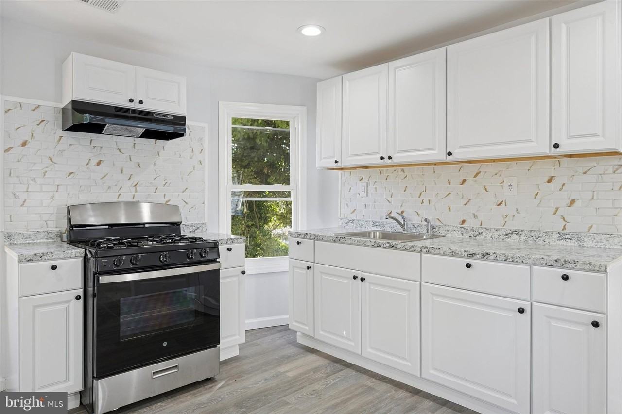 566 Rutherford Ave #2 - Photo 3 of 16