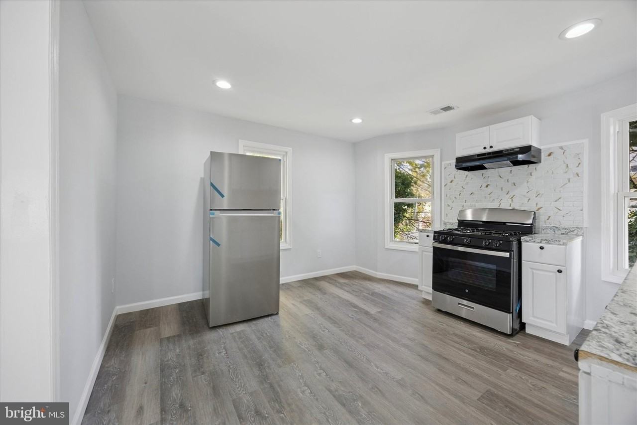 566 Rutherford Ave #2 - Photo 4 of 16