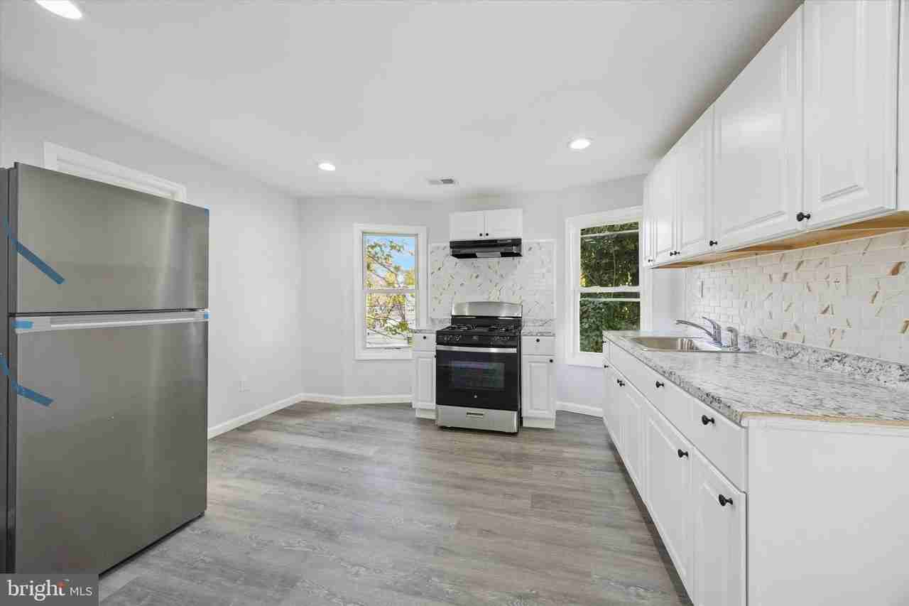 566 Rutherford Ave #2 - Photo 5 of 16