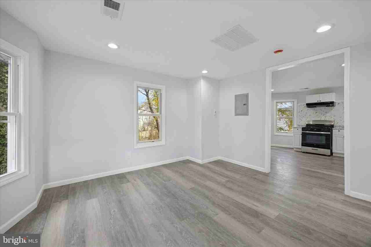 566 Rutherford Ave #2 - Photo 6 of 16