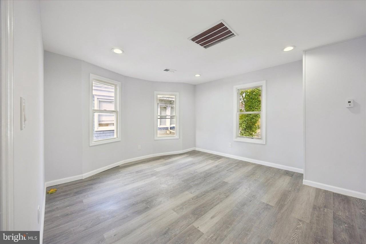 566 Rutherford Ave #2 - Photo 7 of 16