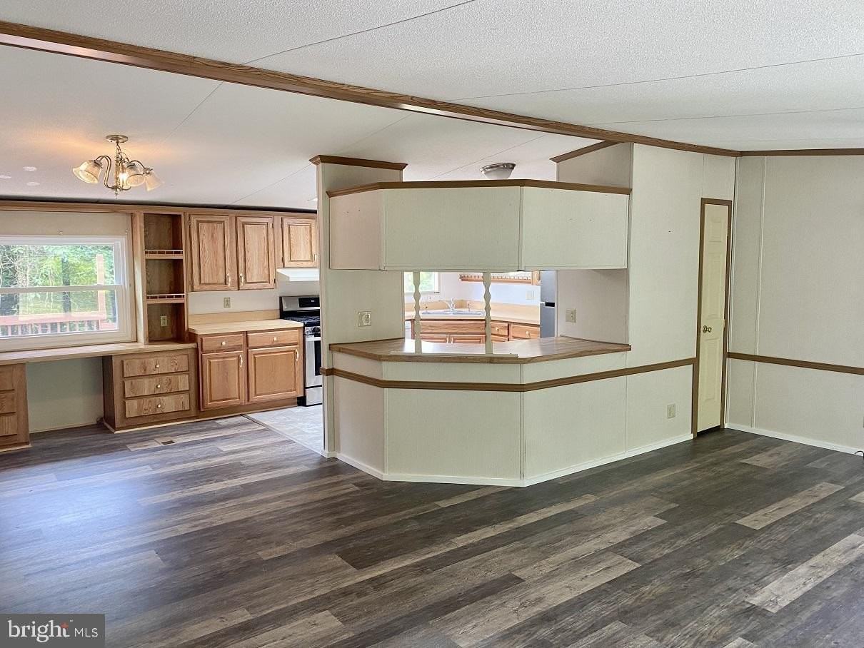 746 Sawmill Rd - Photo 5 of 28