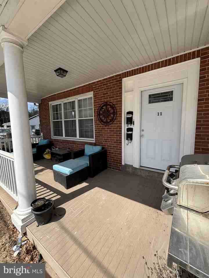 11 W APT #1 MADISON Street - Photo 2 of 13