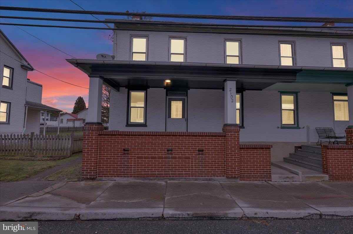 2102 Main St - Photo 2 of 27