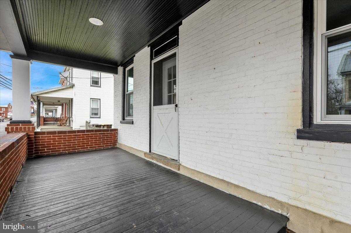 2102 Main St - Photo 3 of 27