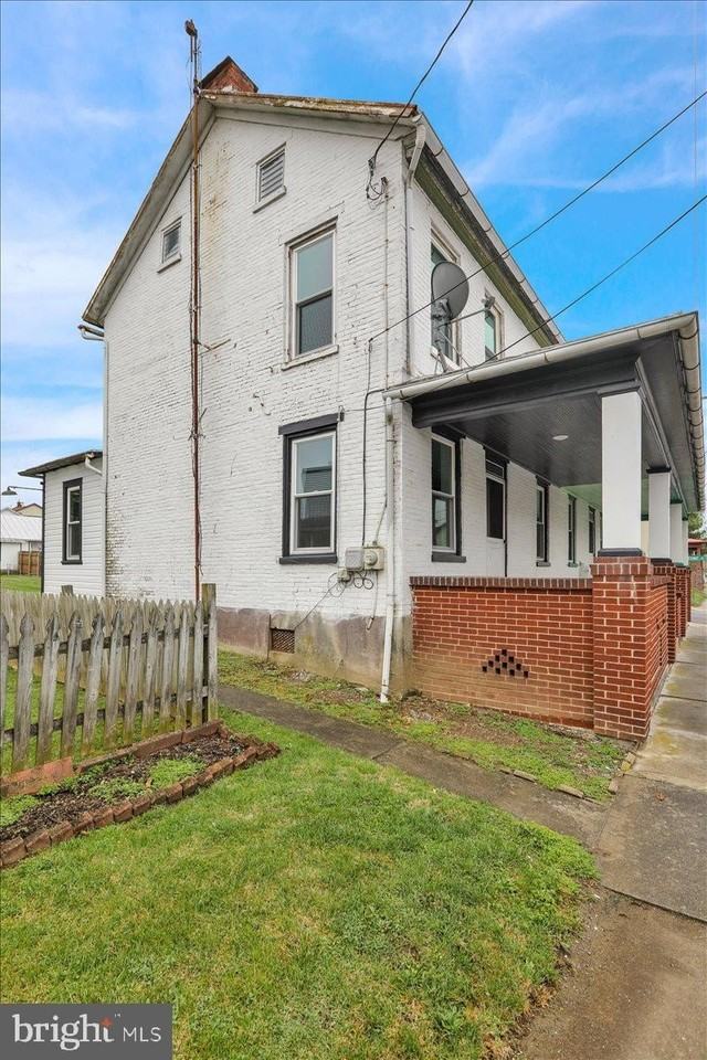 2102 Main St - Photo 5 of 27