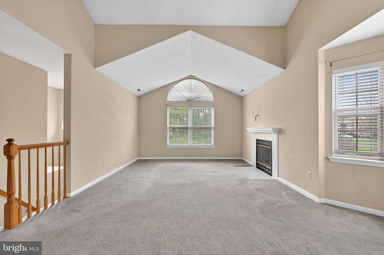 4202 Waltham Ct - Photo 6 of 31