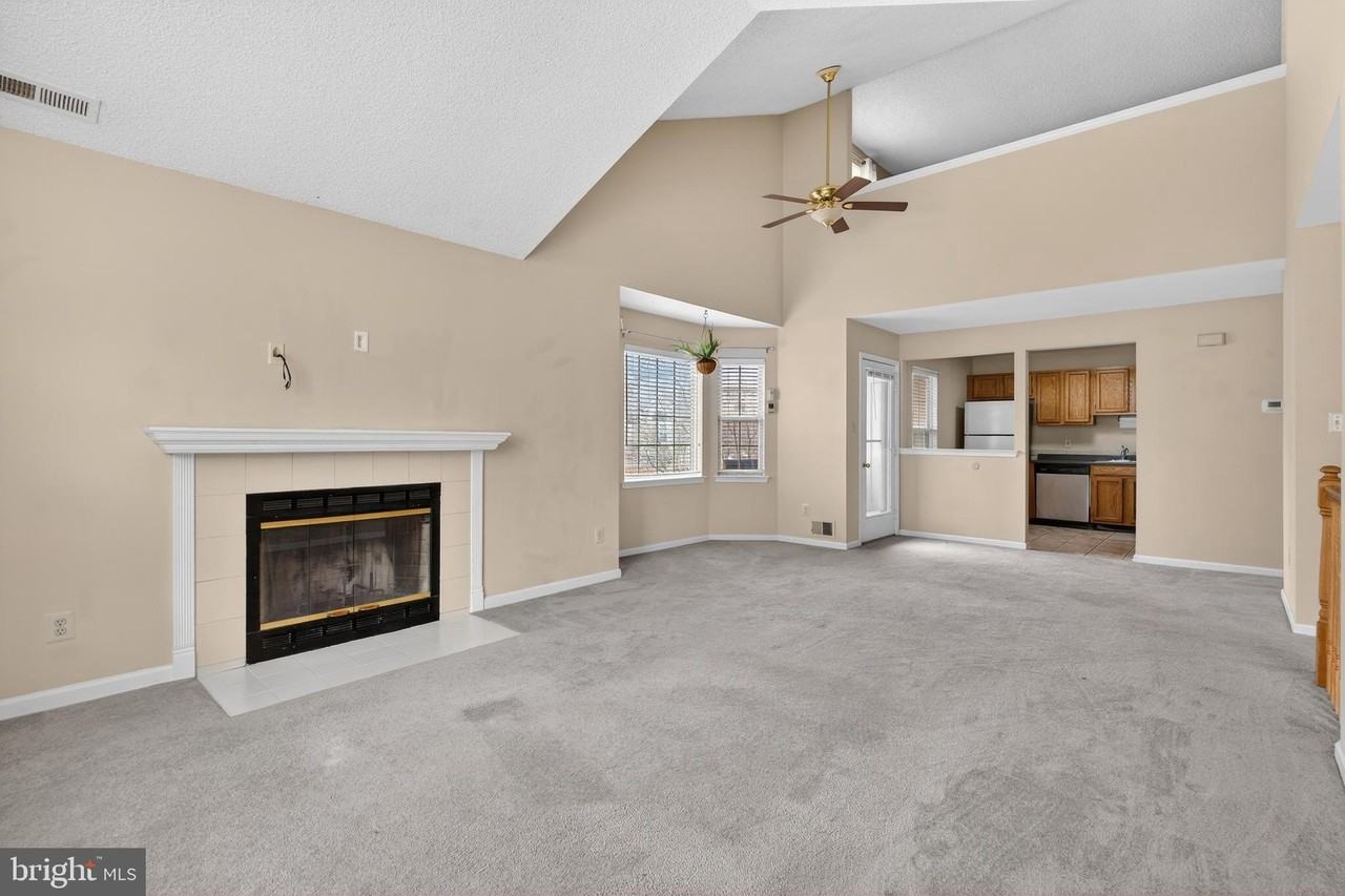 4202 Waltham Ct - Photo 7 of 31