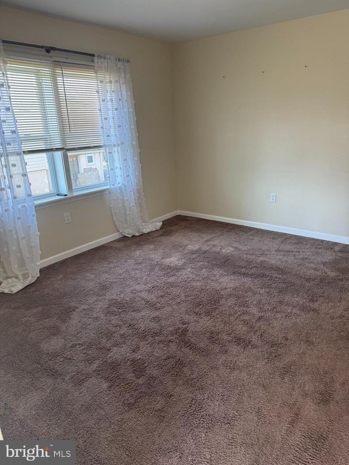 422 Kansas Rd - Photo 4 of 23