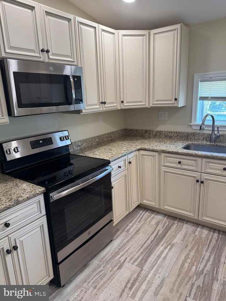 422 Kansas Rd - Photo 6 of 23