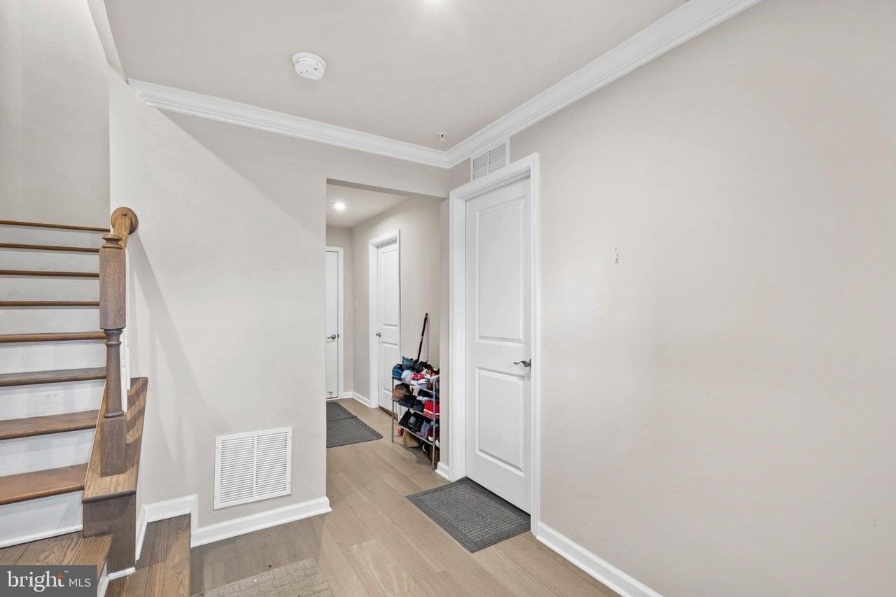 168 Bishop Way - Photo 4 of 29