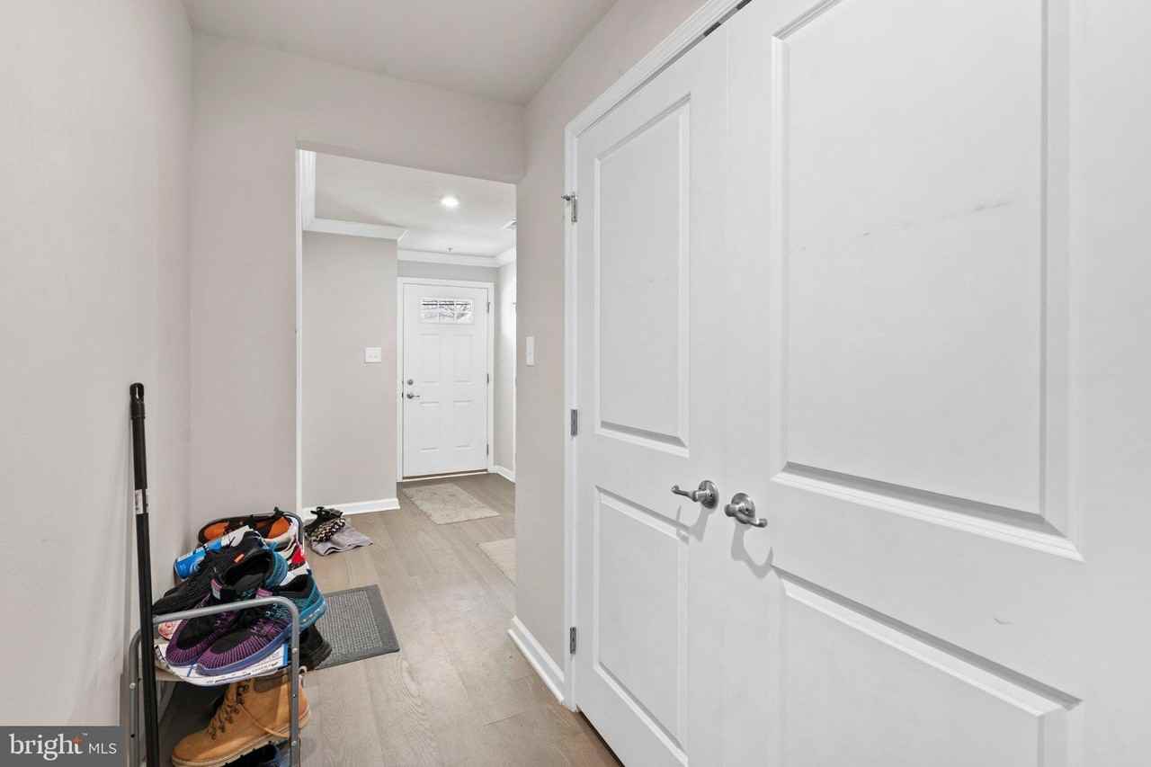 168 Bishop Way - Photo 5 of 29