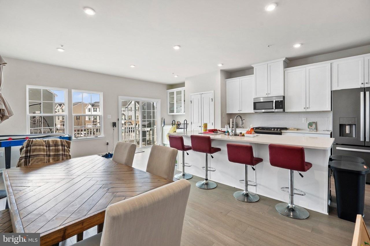 168 Bishop Way - Photo 6 of 29