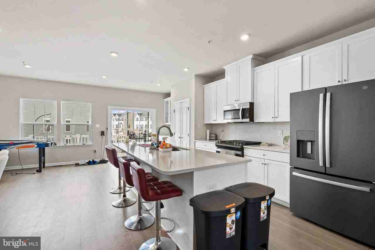 168 Bishop Way - Photo 7 of 29