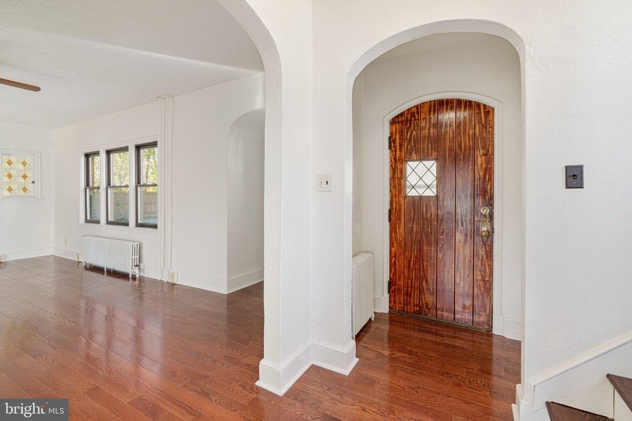 20 Easton Rd - Photo 3 of 24