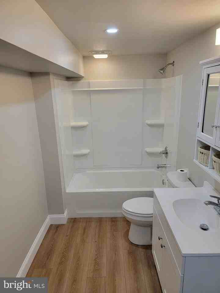 564B Hulmeville Ave Unit B - Photo 3 of 9