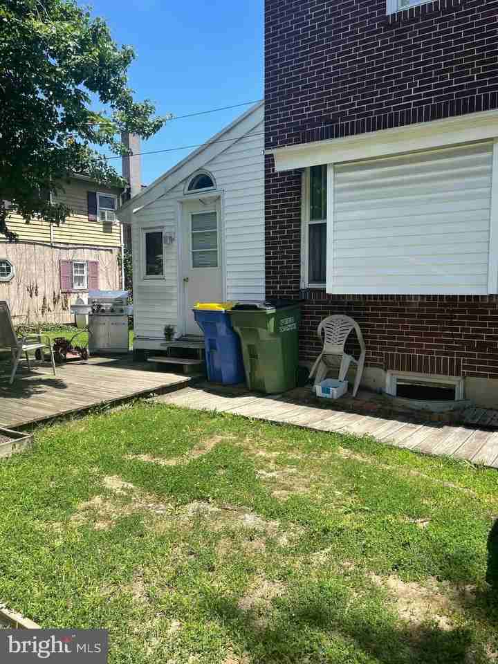 425 7th St 1st Fl - Photo 2 of 17