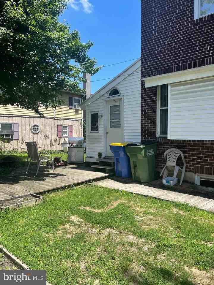 425 7th St 1st Fl - Photo 3 of 17