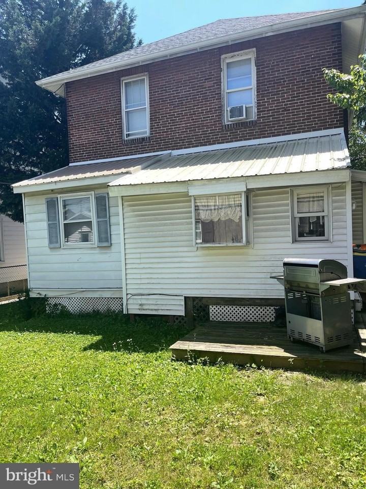 425 7th St 1st Fl - Photo 4 of 17