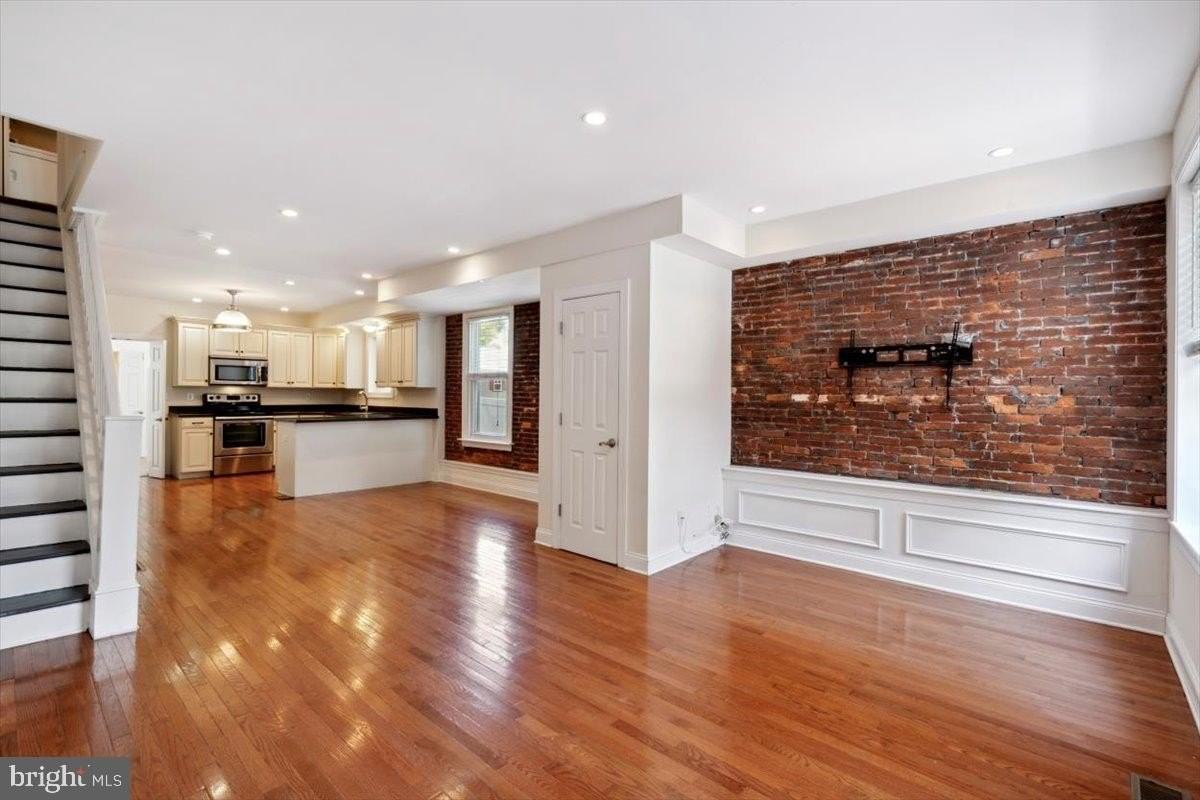 220 S Matlack St - Photo 3 of 31