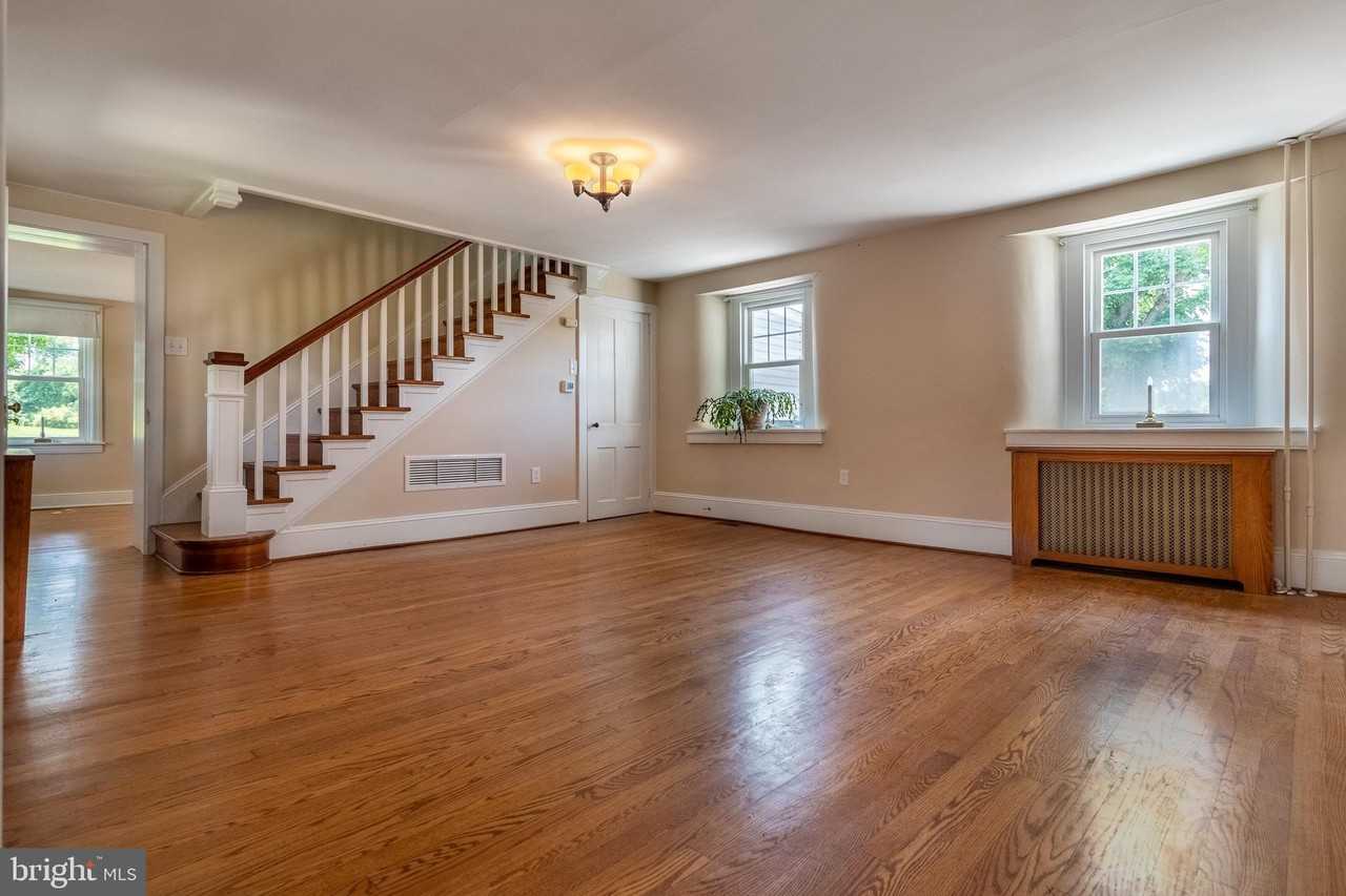 110 Lyndell Rd - Photo 3 of 37