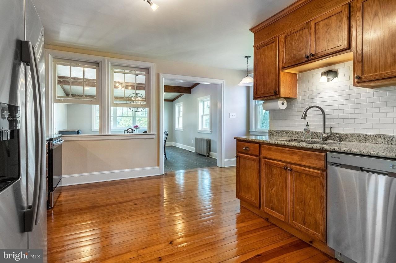 110 Lyndell Rd - Photo 7 of 37