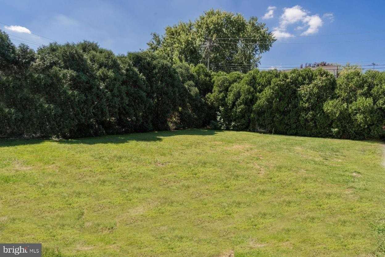 10 Lloyd Ave Apt 1n - Photo 2 of 23