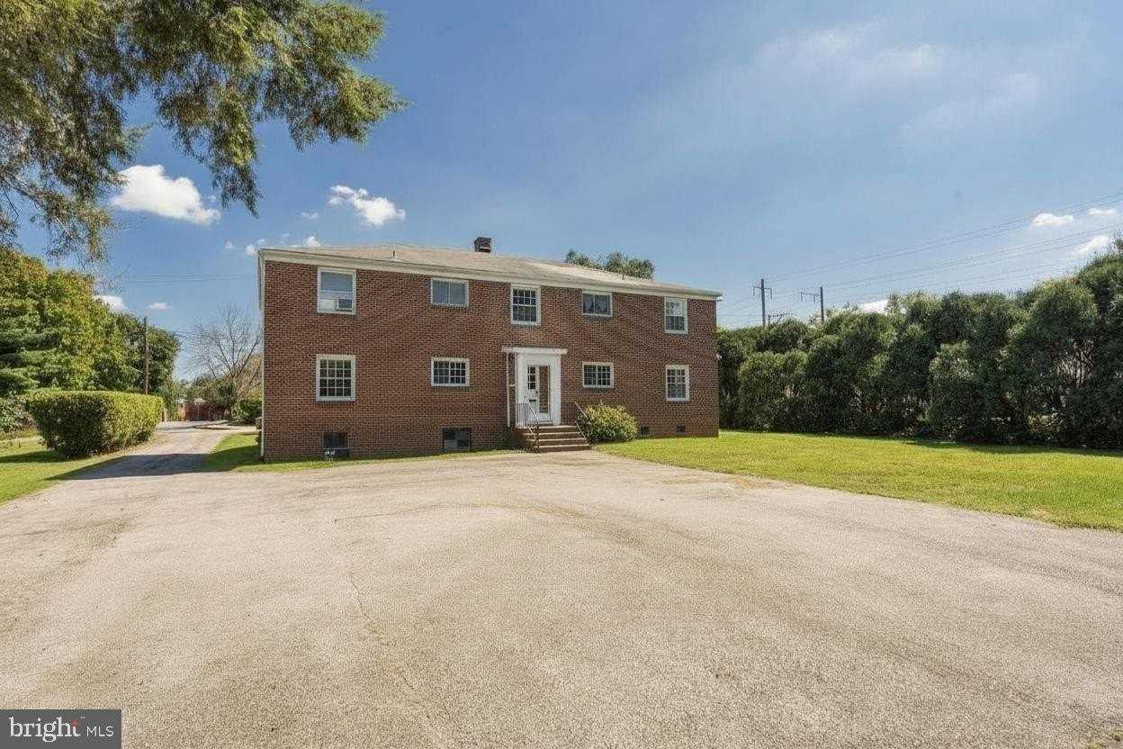 10 Lloyd Ave Apt 1n - Photo 3 of 23