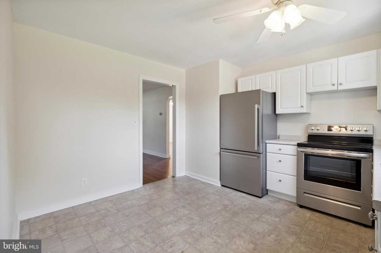 10 Lloyd Ave Apt 1n - Photo 5 of 23