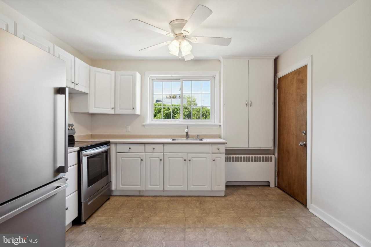 10 Lloyd Ave Apt 1n - Photo 6 of 23