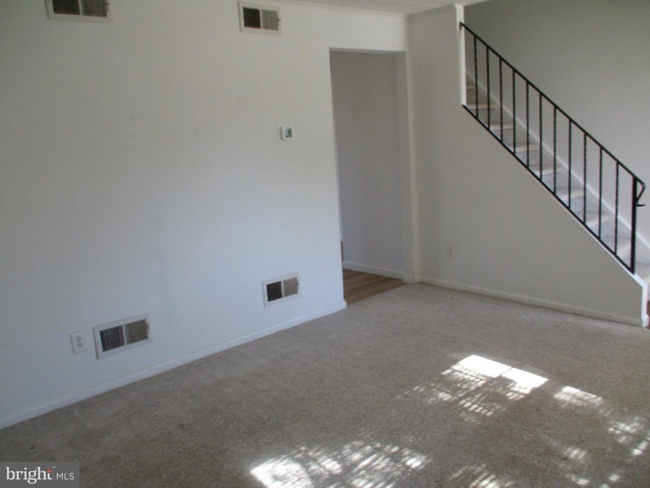 525 Grant Ave - Photo 2 of 11