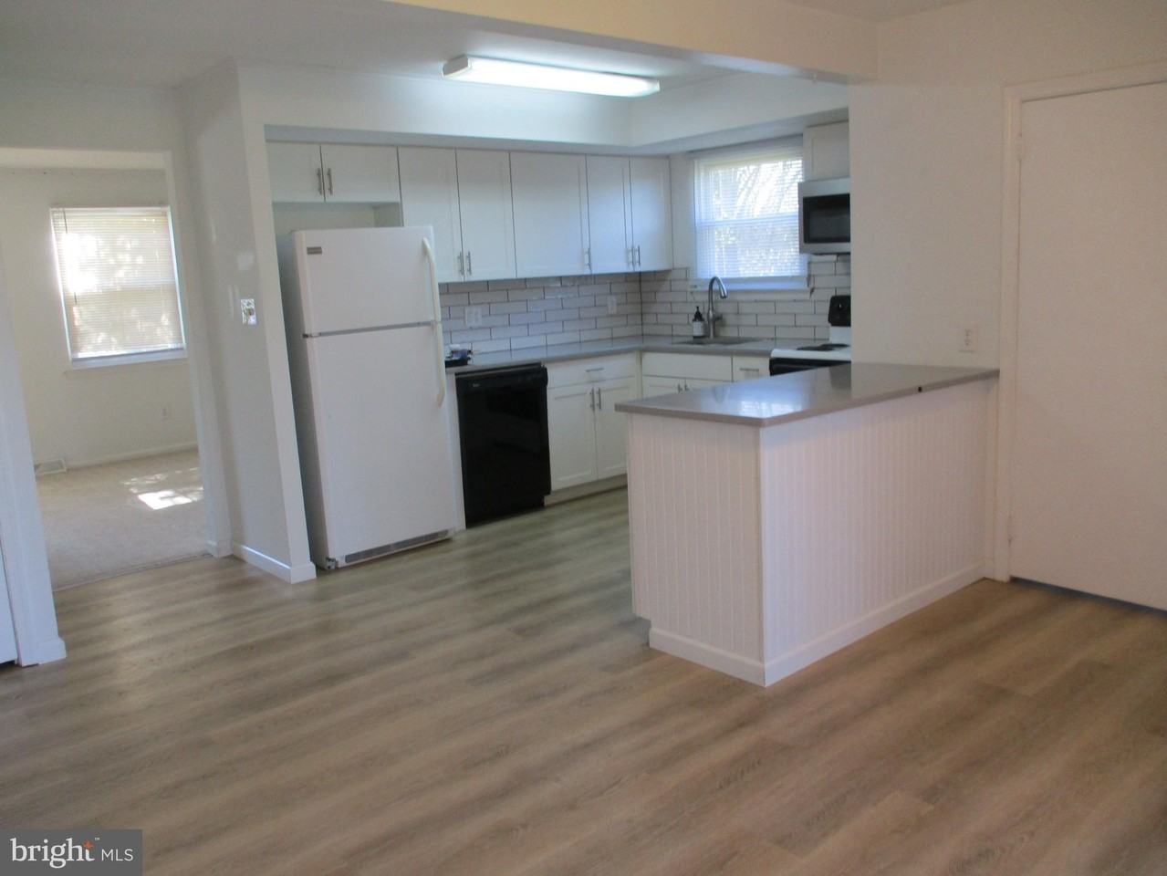 525 Grant Ave - Photo 3 of 11