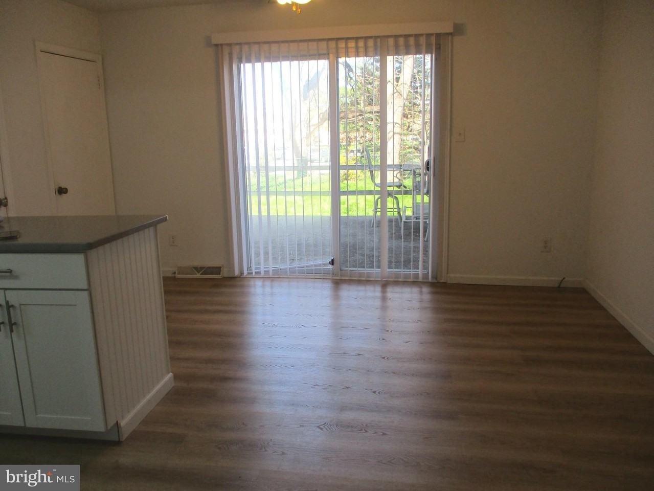 525 Grant Ave - Photo 4 of 11