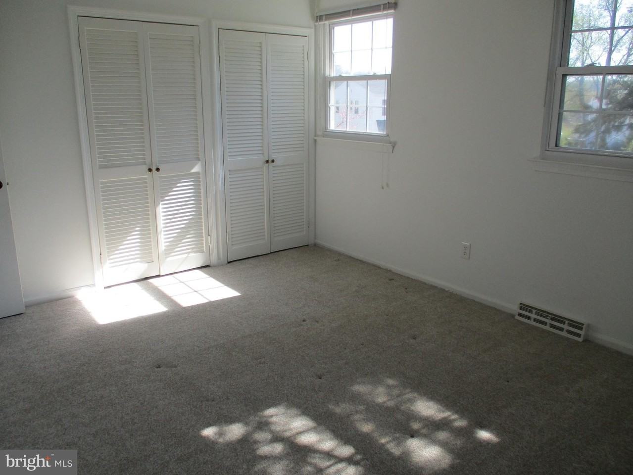 525 Grant Ave - Photo 6 of 11