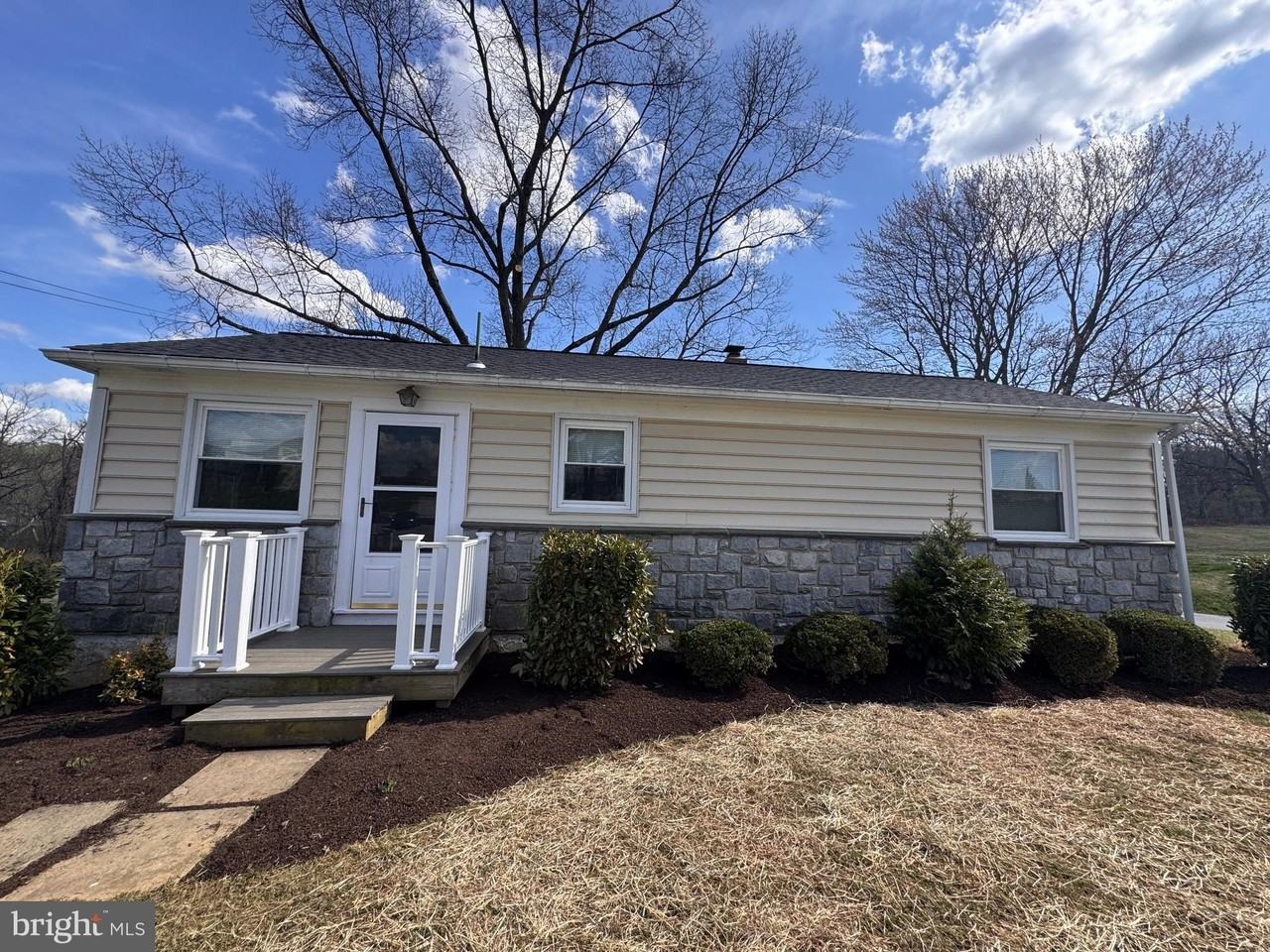 1212 W King Rd - Photo 3 of 22