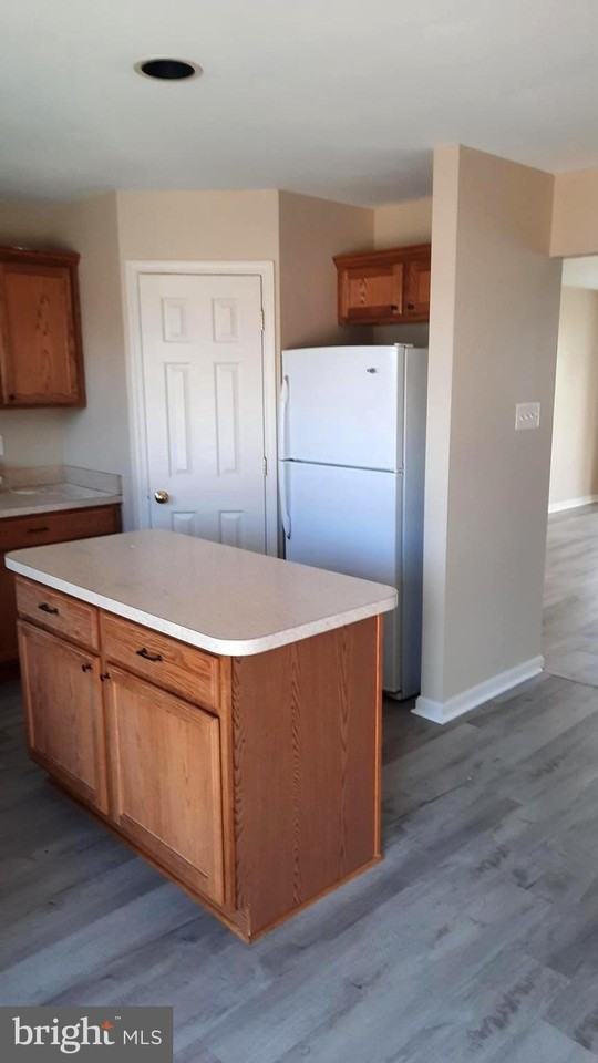 7546 Stephen Dr - Photo 3 of 19