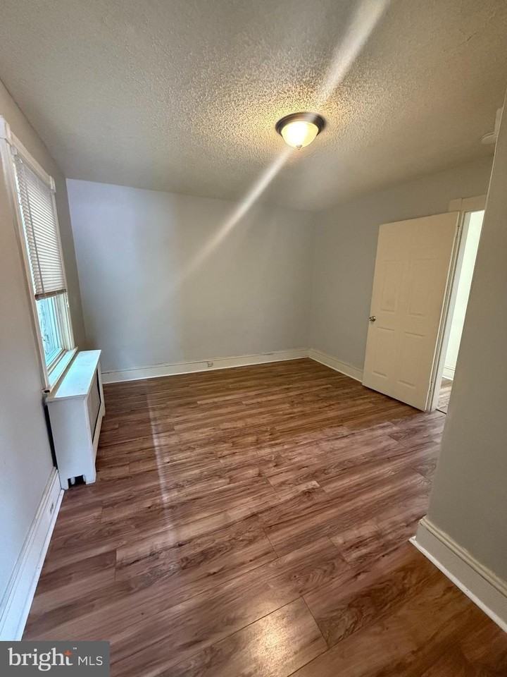 388 W Lancaster Ave - Photo 5 of 24