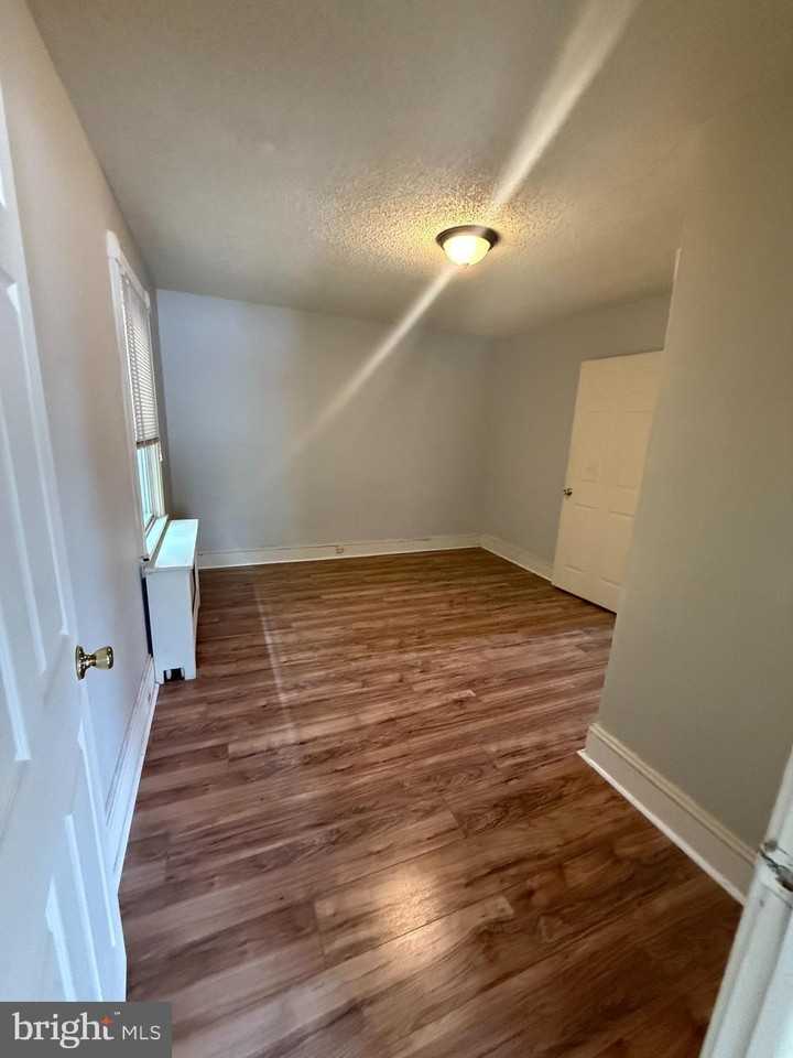 388 W Lancaster Ave - Photo 6 of 24