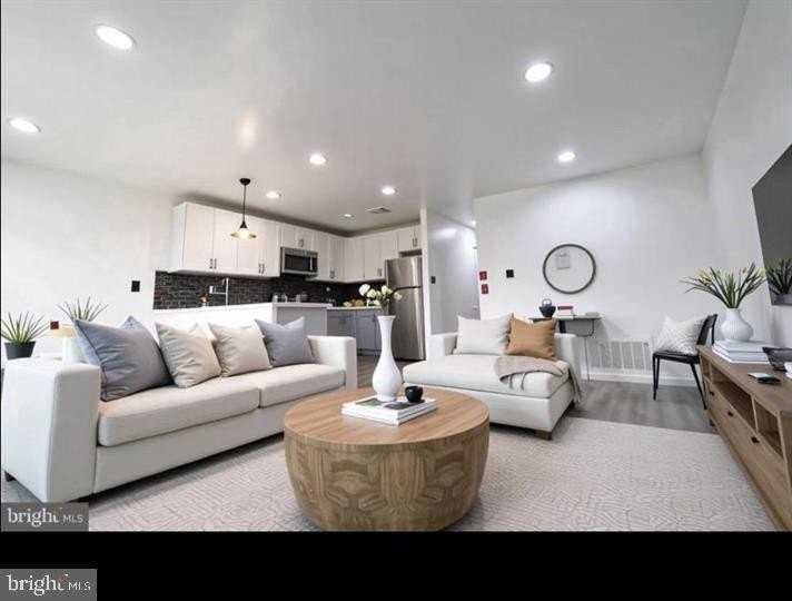 511 Corinthian Ave - Photo 2 of 7