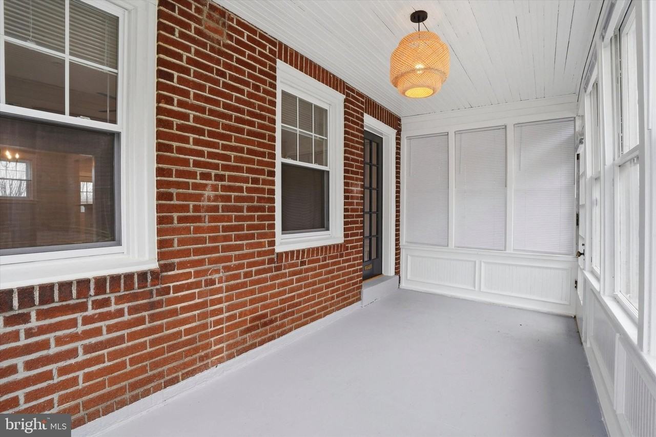 220 N Orange St - Photo 2 of 25