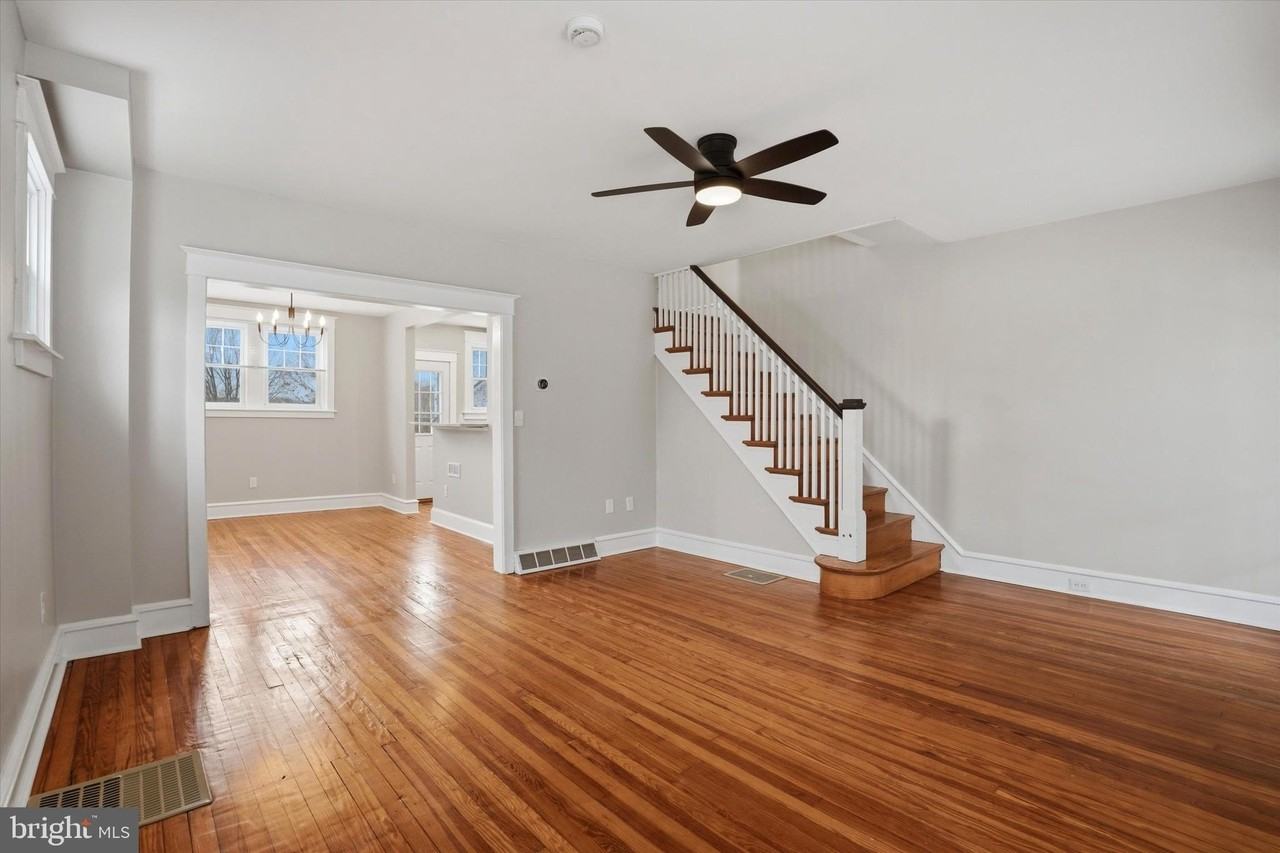 220 N Orange St - Photo 3 of 25