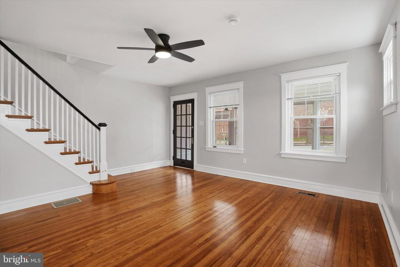 220 N Orange St - Photo 4 of 25