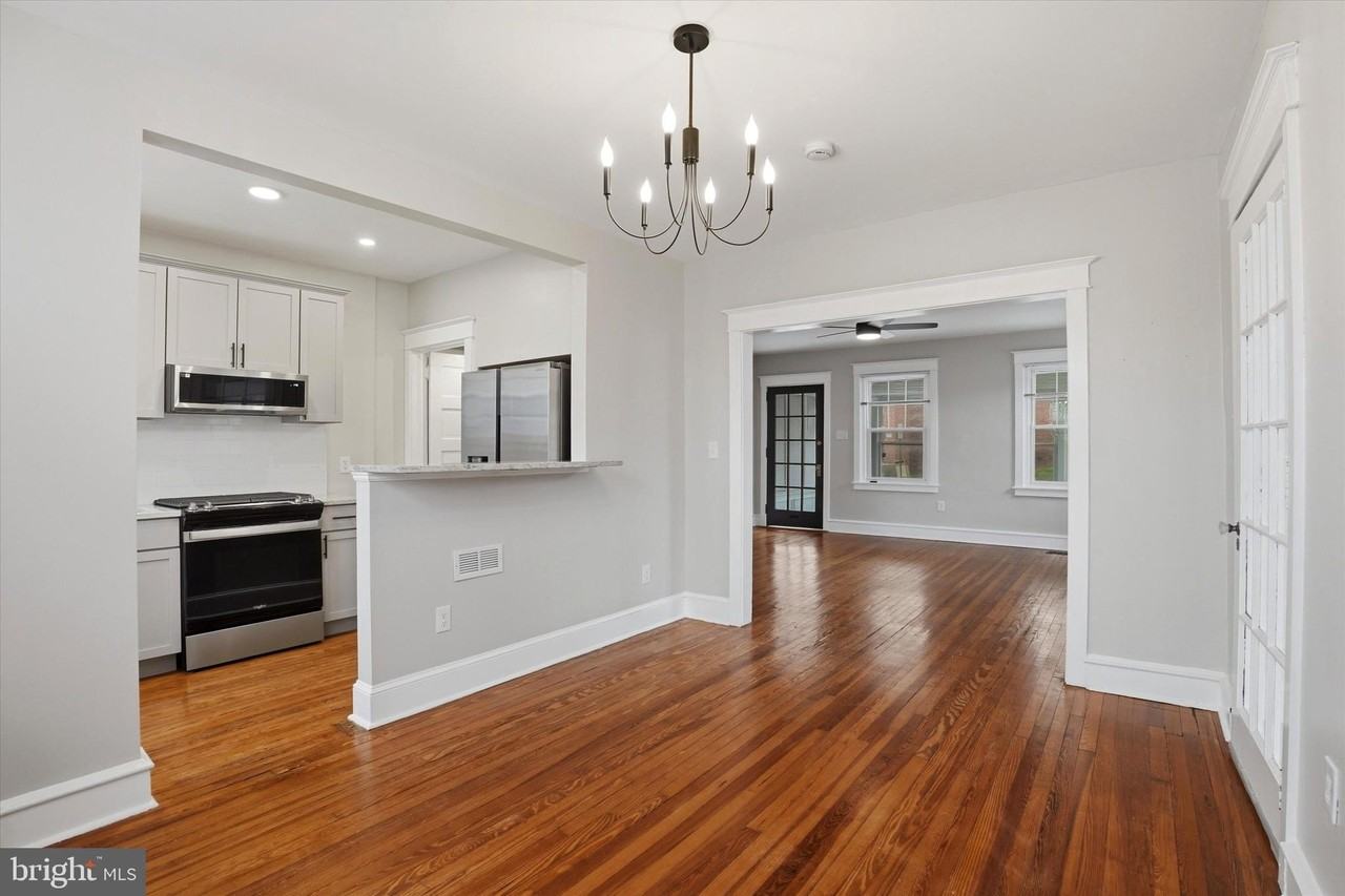 220 N Orange St - Photo 5 of 25