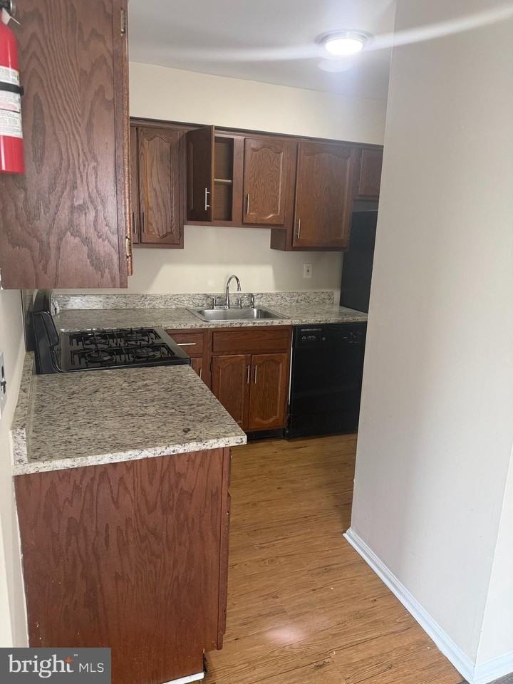 526 Gia Cir Unit 2 - Photo 7 of 12