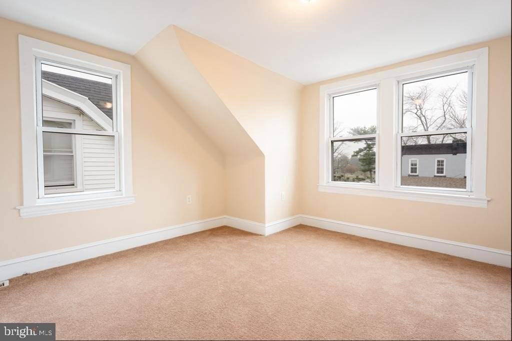 2013 Edgmont Ave - Photo 3 of 32