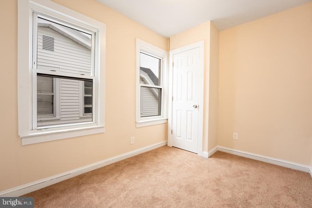 2013 Edgmont Ave - Photo 4 of 32