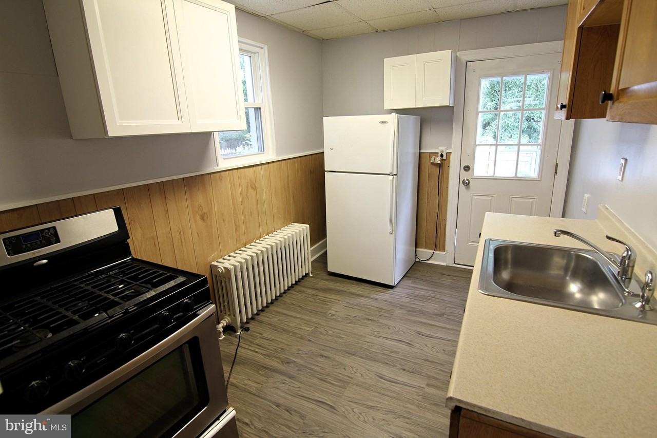 107 3rd St - Photo 6 of 10