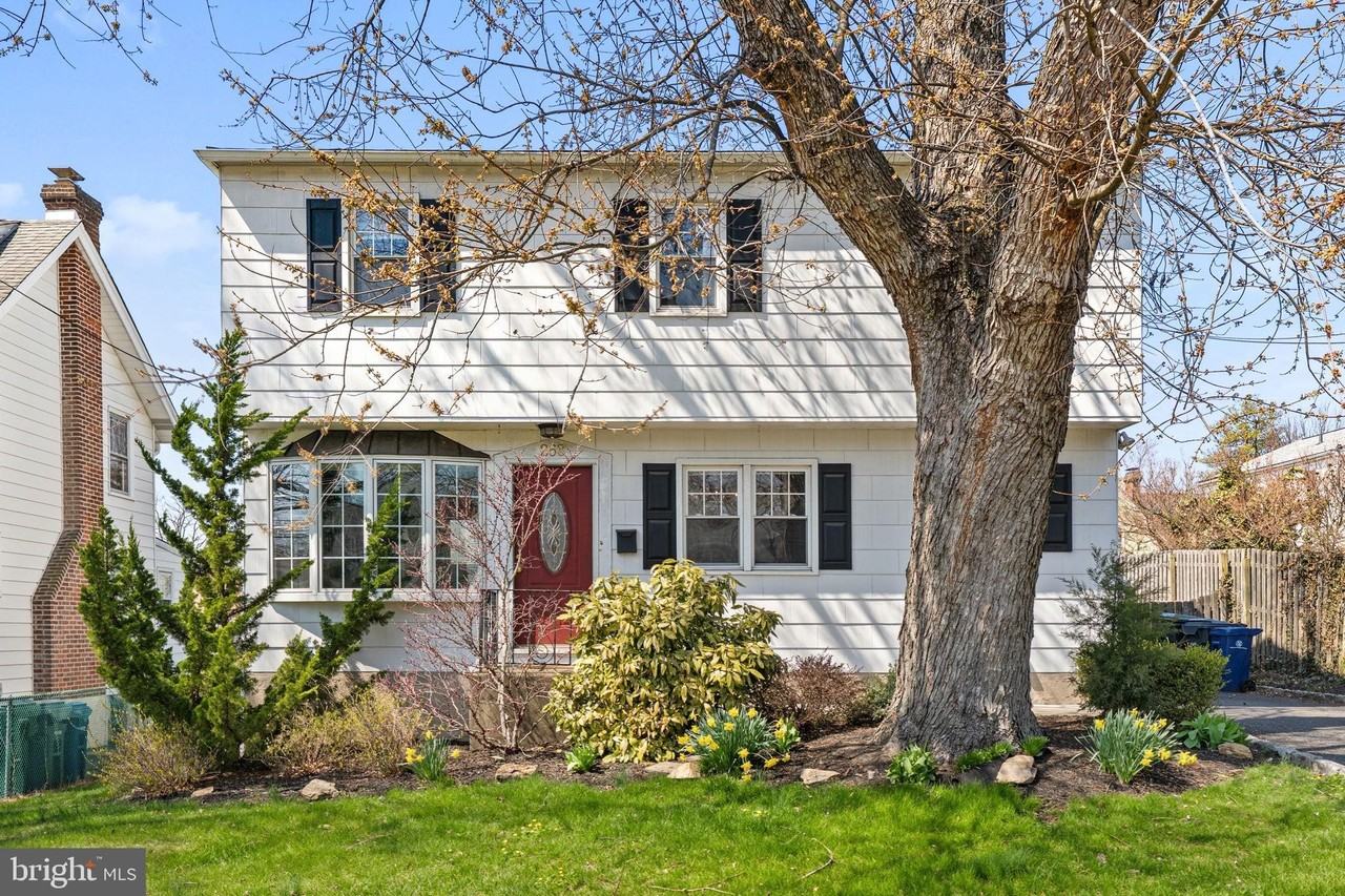 268 Maple Ave - Photo 2 of 31