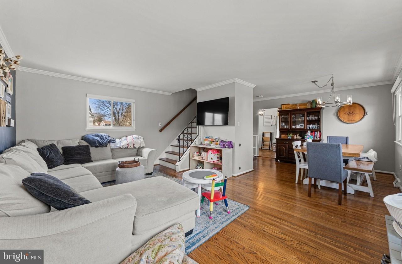 268 Maple Ave - Photo 5 of 31