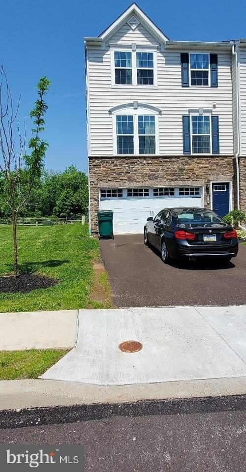 1748 Lydia Dr - Photo 2 of 29